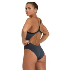 Arena Team Solid Light Drop Back 33 Arena Team Solid Light Drop Back -Sport Blue Motion 004767 530 women s team swimsuit light drop solid fl 002